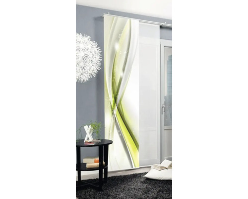 Dekoratives Schiebegardinenpaneel mit abstraktem Muster in einem Wohnraum