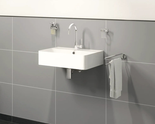 Lavabo de salle de bain avec robinet, distributeur de savon, gobelet à brosse à dents et porte-serviettes