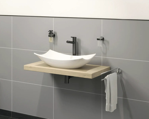 Modernes Badezimmer mit Aufsatzwaschbecken, Holzelement, Armatur und Handtuchhalter