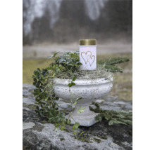 Lumière tombale avec motif de cœur dans une jardinière blanche