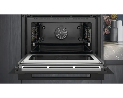 Intérieur d''un four avec porte ouverte