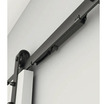 Schiebetürbeschlag aus Metall an der Wand montiert