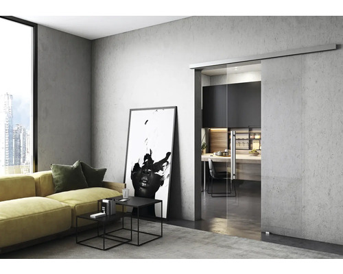 Salon avec porte coulissante en verre, canapé et œuvre d''art