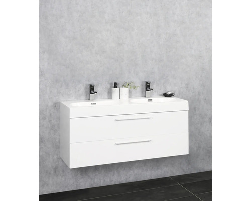 Weisser Waschtisch mit zwei Waschbecken und zwei Schubladen im Badezimmer