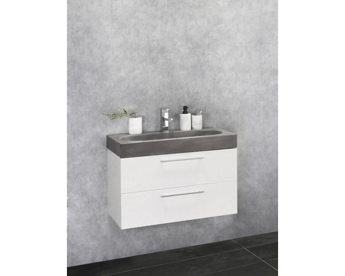 Hängender Waschtisch mit zwei Schubladen und Waschtischarmatur im Badezimmer.