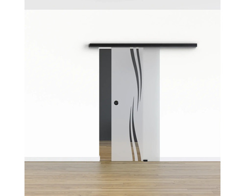 Porte coulissante en verre avec décor devant un mur blanc