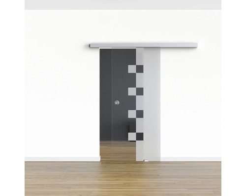 Porte coulissante en verre avec motif carré devant un mur