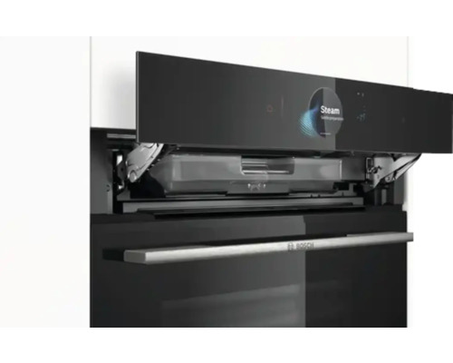 Dampfgarer mit geöffneter Tür für die Dampfzufuhr