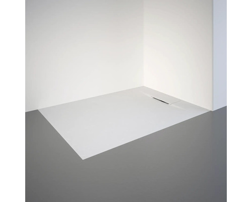 Douche à l''italienne avec écoulement dans un coin de salle de bain