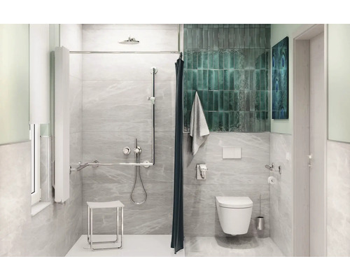 Salle de bain accessible avec douche, toilettes et barres d''appui