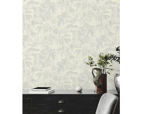 Papier peint à motif de feuilles dans un intérieur