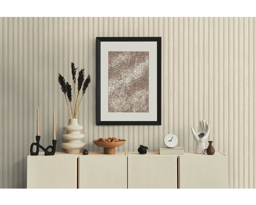 Intérieur décoratif avec commode, tableau, bougies et vases pour l''aménagement d''une pièce