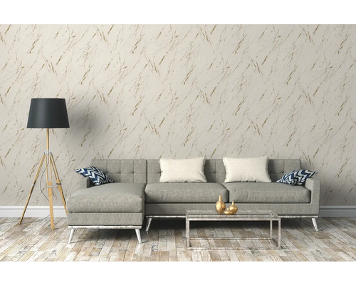 Salon avec canapé gris, lampadaire et papier peint à motif abstrait