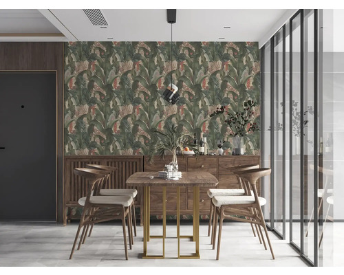 Salle à manger avec table, chaises et papier peint à motif de plantes