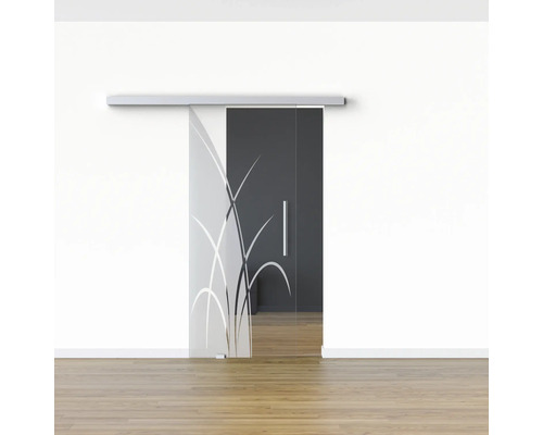 Porte coulissante en verre avec décor et poignée devant le mur