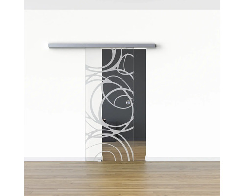 Porte coulissante en verre avec motif devant un mur blanc