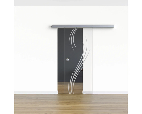 Porte coulissante en verre avec motif devant un mur