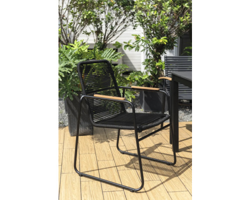 Fauteuil de jardin noir en métal avec accoudoirs en bois