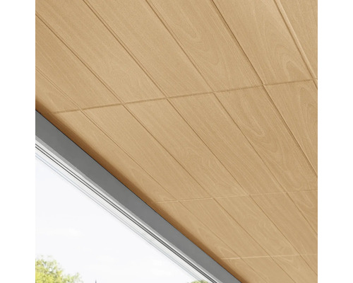 Plafond en bois avec fenêtre