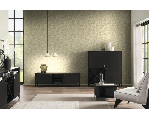 Salon avec meubles noirs, papier peint et lumière du jour