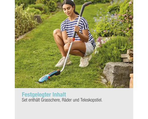 Femme utilisant un set de cisailles à gazon sans fil avec manche télescopique dans le jardin