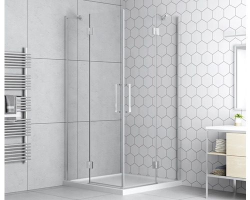Cabine de douche d''angle avec portes en verre transparent et sèche-serviettes dans une salle de bain carrelée