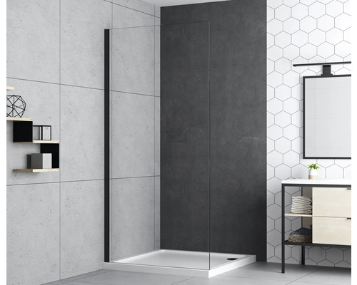 Salle de bain avec cabine de douche et meuble-lavabo