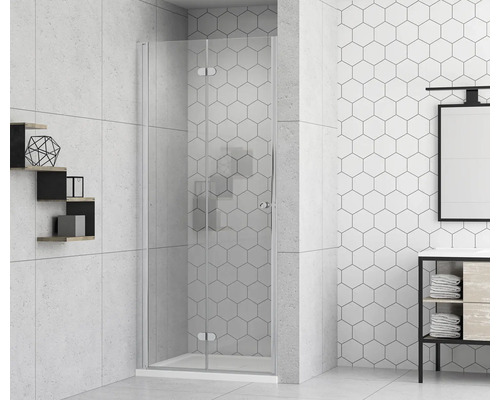 Salle de bains avec paroi de douche en verre et carrelage à motifs hexagonaux