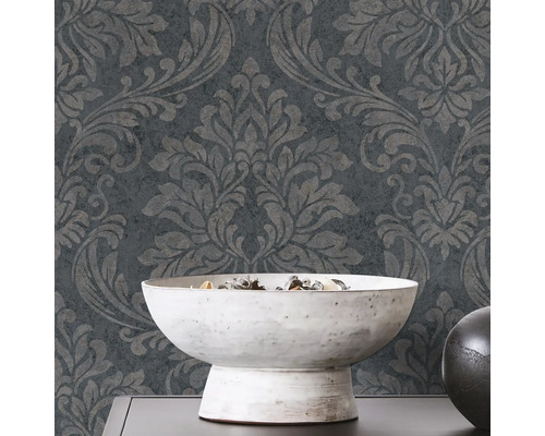 Tapete mit floralem Muster und einer Schale