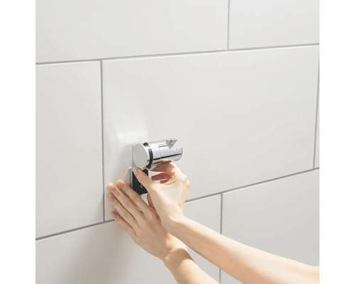 Installation d''un support de douche au mur
