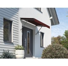 Façade de maison avec un auvent de porte pour protéger l''entrée.