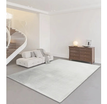 Salon avec canapé, commode et tapis