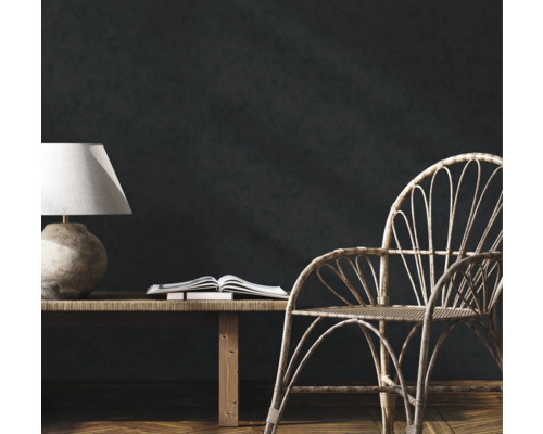 Zimmerinterieur mit Tischlampe, Buch, Bank und Stuhl