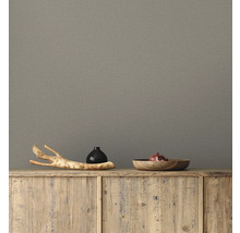 Tapete an der Wand im Wohnbereich.