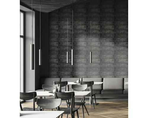 Intérieur de restaurant avec tables, chaises et éclairage