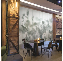 Pièce décorative avec table à manger et mur décoratif avec motif végétal