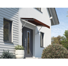 Façade de maison avec porte d''entrée et store banne monté