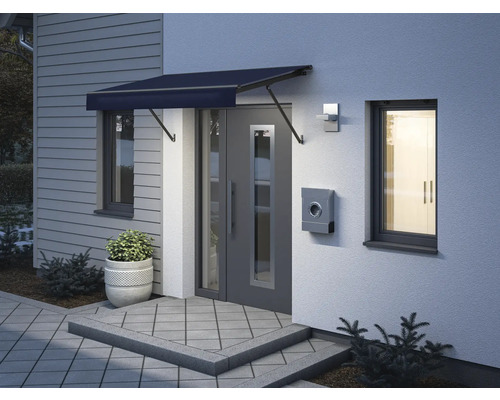 Zone d''entrée d''une maison avec auvent, porte d''entrée, boîte aux lettres et fenêtres