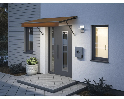 Espace d''entrée d''une maison avec auvent, porte et boîte aux lettres