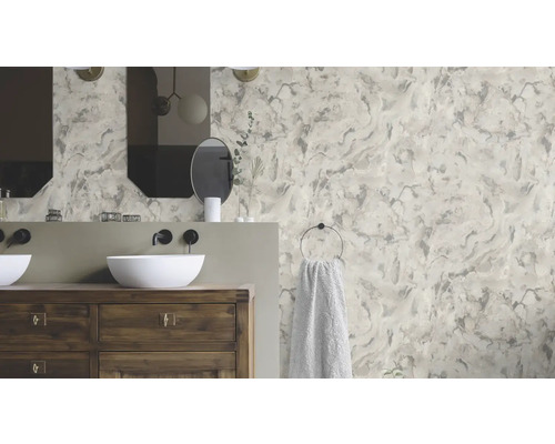 Salle de bain moderne avec meuble-lavabo en bois, vasques à poser et papier peint imitation marbre