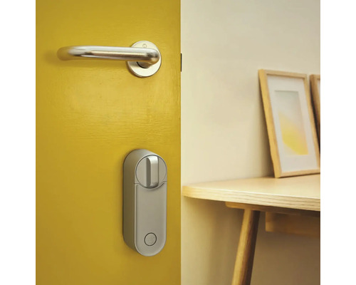 Entraînement numérique de serrure de porte sur une porte avec poignée