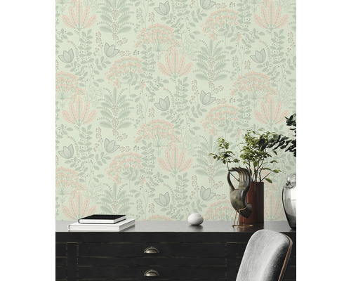 Papier peint à motif floral dans un intérieur