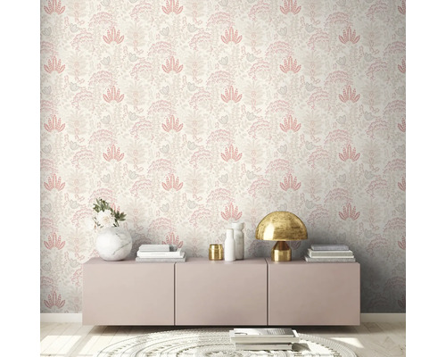 Papier peint à motif floral dans un intérieur