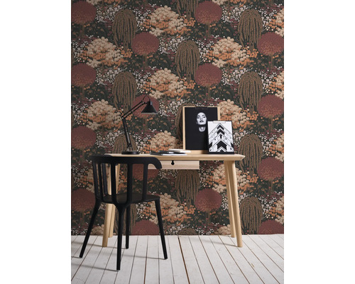Bureau avec bureau, chaise, lampe et mur photo avec papier peint d''arbre