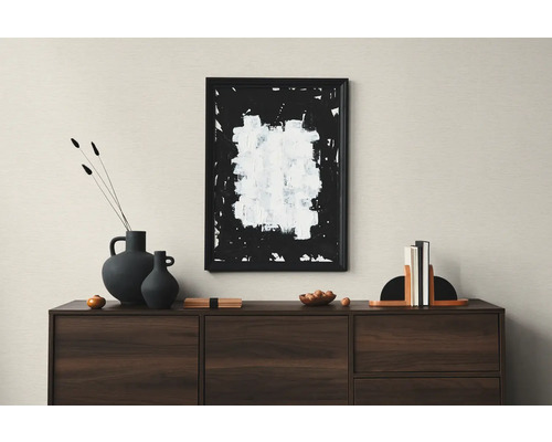 Buffet décoré avec tableau abstrait et vases