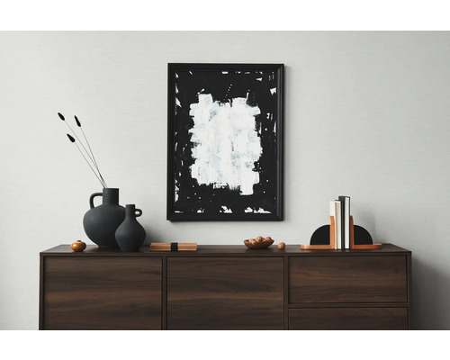 Ambiance d''intérieur décorative avec commode, tableau, vases et serre-livres