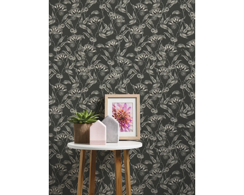 Motif décoratif de papier peint floral sur fond sombre