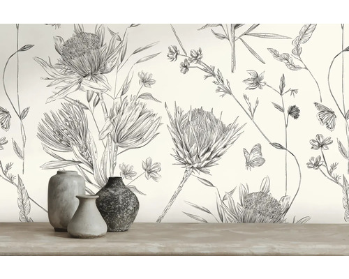 Papier peint décoratif à motifs floraux et vases sur une table