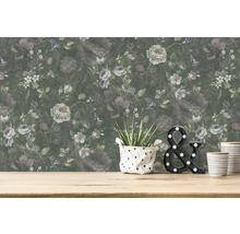 Papier peint décoratif à motifs floraux dans une pièce