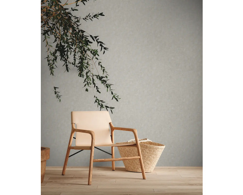 Salon décoratif avec fauteuil et panier